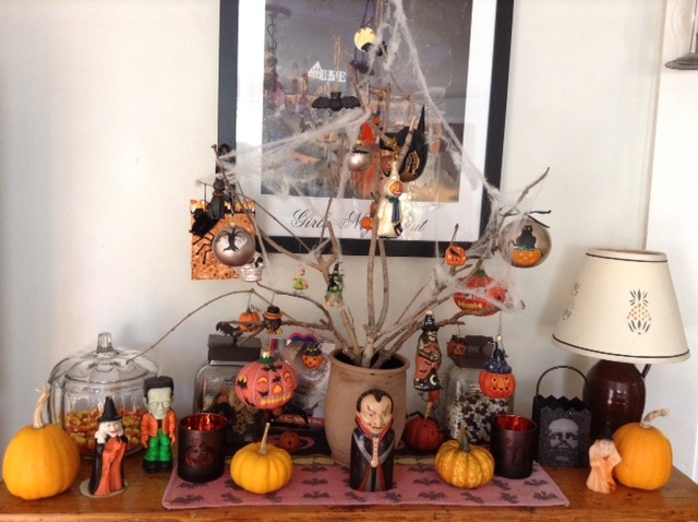 Deborah N.'s Halloween Tree Decoration