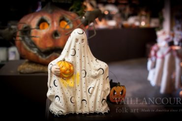 A New Spooky Chalkware Item In Time For Halloween Large Trick Or Treating Ghost, VFA Nr. 17020