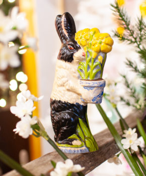 Black and White Rabbit with Delft Flower Pot, VFA Nr. 19002
