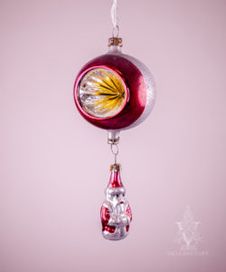 Nostalgic Glass Ornament Reflector with Hanging Santa