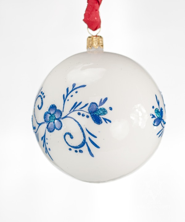 Jingle Balls™ Delft Pattern Santa