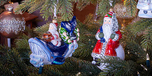 Arms Museum Christmas 2022 Vaillancourt Folk Art | Massachusetts Chalkware Since 1984.