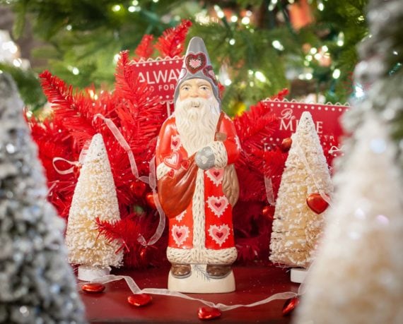 Arms Museum Christmas 2022 Vaillancourt Folk Art | Massachusetts Chalkware Since 1984.