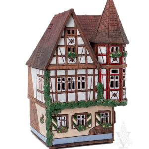 Keramik Large Half Timber